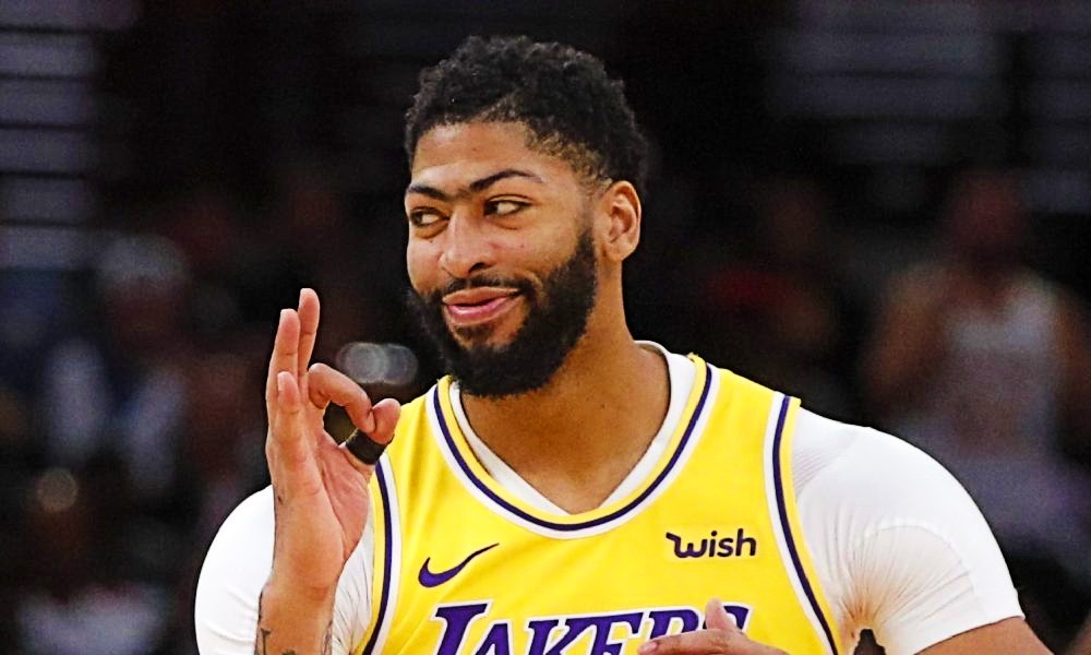 Four Reasons Why Los Angeles Lakers Should Start Anthony Davis at Center!